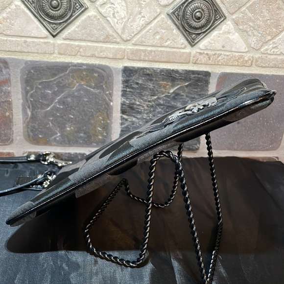 EUC Vintage Coach Wristlet With Leather Flower Embellishment very unique - Picture 4 of 8